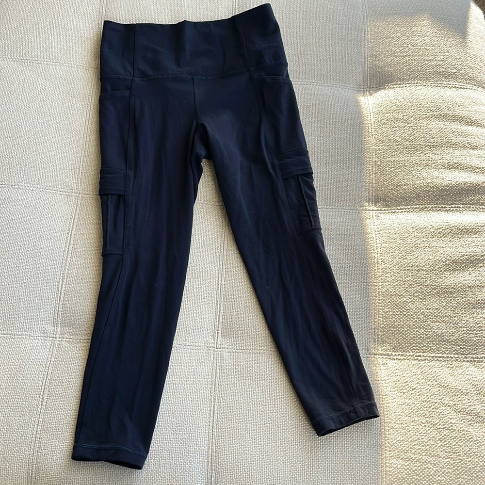 Athleta. Navy. Salutation Cargo 7/8 Tights. XSP